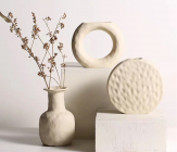 Ваза керамическая декоративная 7,5 * H17 * 9, 1 шт., бежевый 4630270/064950 на фото слева купить в Минске – цена оптом и в розницу, характеристики | floradecor.by - фото