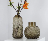 Ваза стеклянная D14 * H30 см, 1 шт., коричневый 4630270/038579 на фото слева купить в Минске – цена оптом и в розницу, характеристики | floradecor.by - фото